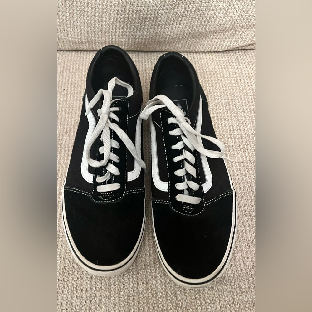 Vans men’s black sneakers.  Size 10.  Used good condition.